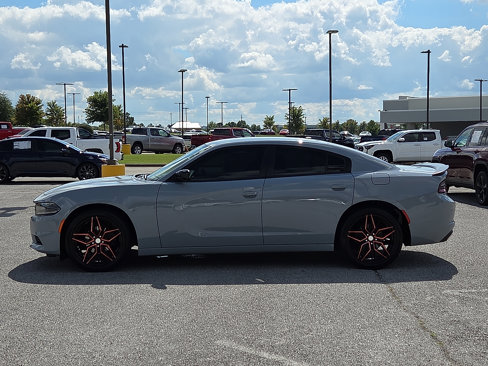 Used 2021 Dodge Charger SXT w/ Blacktop Package image 3