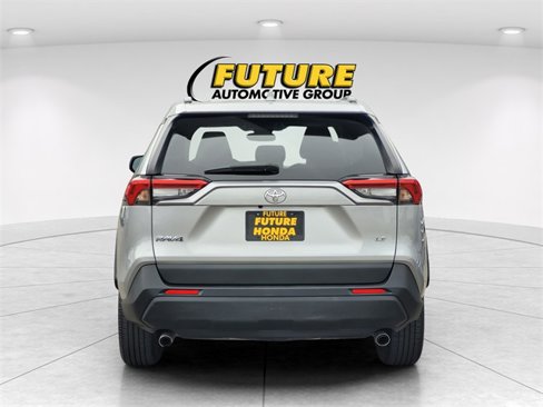 Used 2021 Toyota RAV4 LE image 8