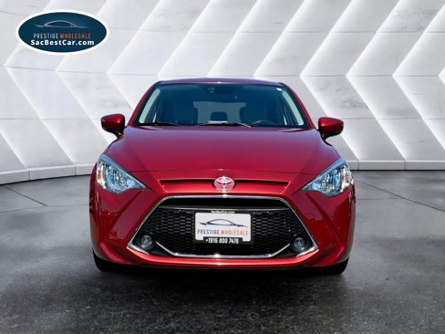 Used 2020 Toyota Yaris LE image 2