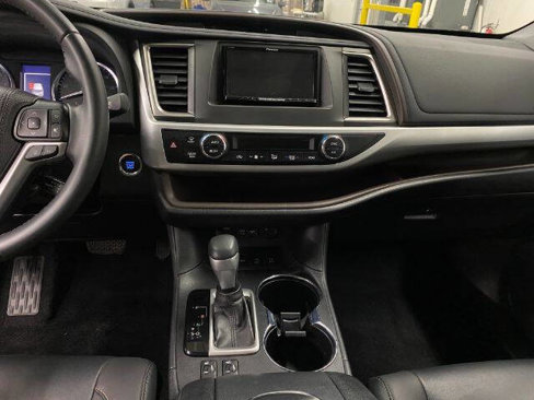 Used 2019 Toyota Highlander XLE image 27