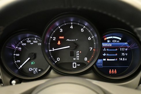 Certified 2025 Porsche Macan Turbo image 31