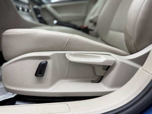 Used 2017 Volkswagen Golf Wolfsburg Edition image 10