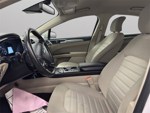 Used 2019 Ford Fusion SE image 9