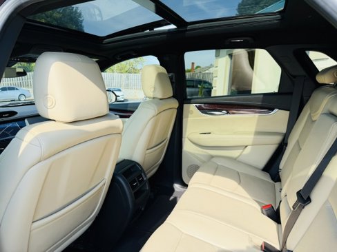 Used 2018 Cadillac XT5 Luxury w/ Driver Awareness Package image 7