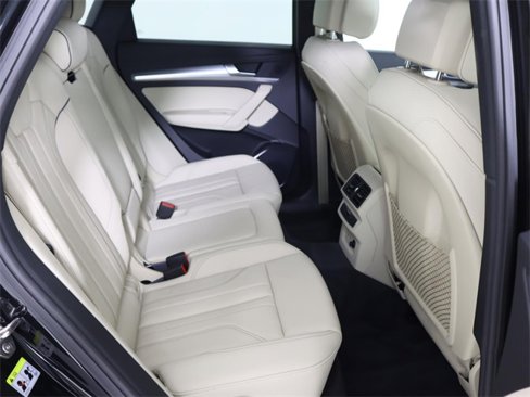 Certified 2025 Audi Q5 2.0T Premium w/ Convenience Plus Package image 14