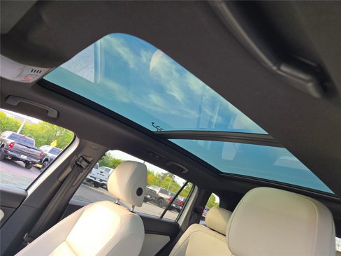 Used 2020 Volkswagen Tiguan SE R-Line image 27