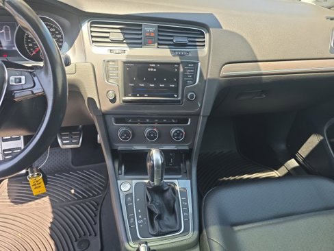Used 2017 Volkswagen Golf Alltrack S image 8