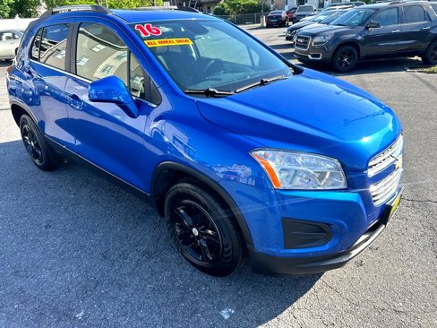 Used 2016 Chevrolet Trax LT w/ LT Sun and Sound Package image 9
