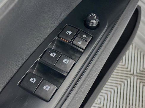 Certified 2020 Toyota Camry SE image 18