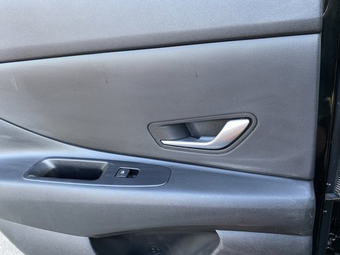 Used 2023 Hyundai Elantra SE image 27