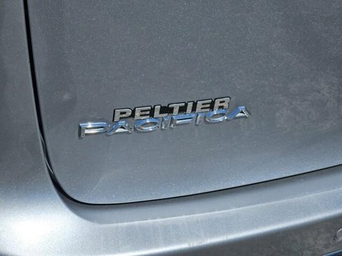 Used 2020 Chrysler Pacifica Touring-L image 8