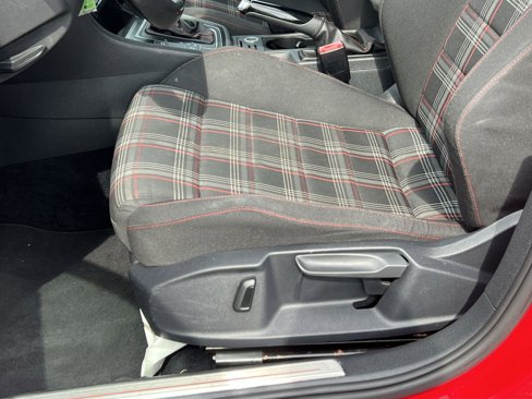 Used 2015 Volkswagen GTI SE image 15