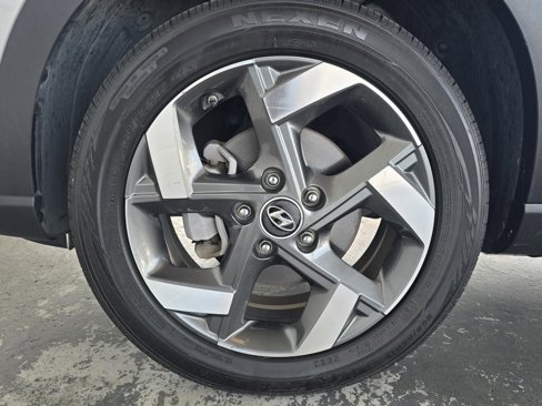 Used 2024 Hyundai Venue SE image 32