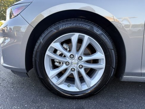 Used 2017 Chevrolet Malibu LT image 12
