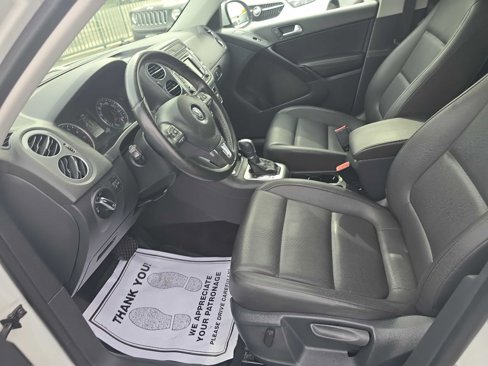 Used 2015 Volkswagen Tiguan SE image 11