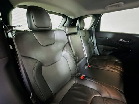 Used 2023 Jeep Cherokee Altitude Lux image 25
