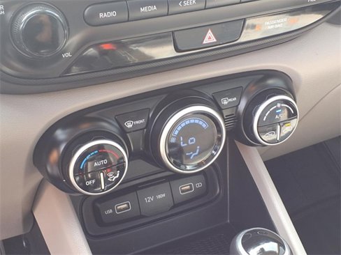 Used 2022 Hyundai Venue SEL image 13