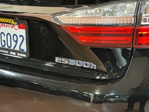 Used 2016 Lexus ES 300h image 25