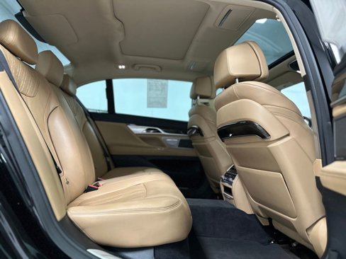 Used 2016 BMW 740i image 24