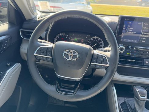 Used 2021 Toyota Highlander Limited image 10