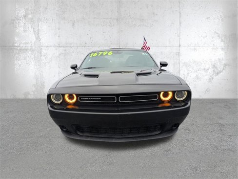 Used 2019 Dodge Challenger SXT image 9