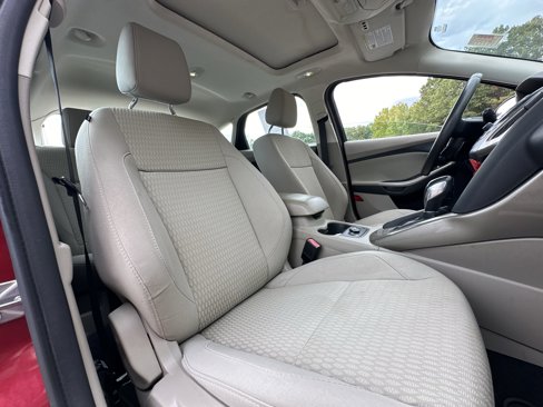 Used 2012 Ford Focus SEL w/ SEL/Titanium Winter Pkg image 32