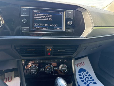 Used 2021 Volkswagen Jetta SE w/ SE Cold Weather Package image 24