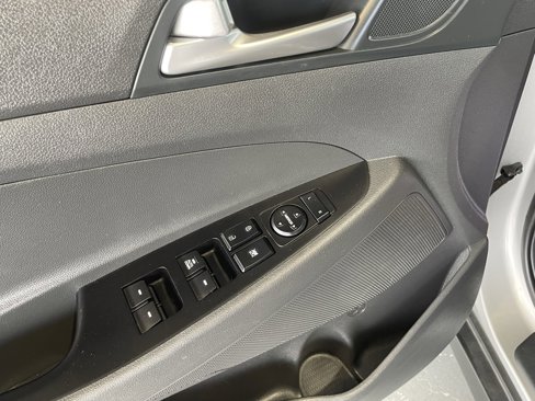 Used 2020 Hyundai Tucson SE image 18