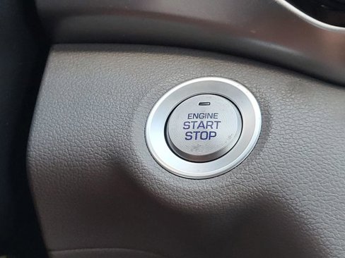 Used 2020 Hyundai Elantra Limited image 32