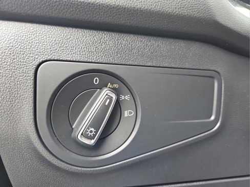 Used 2024 Volkswagen Tiguan SE image 34