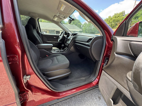 Used 2017 Chevrolet Traverse LT w/ Style and Technology Package image 30