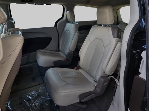 Used 2020 Chrysler Pacifica Touring-L Plus w/ Tire & Wheel Group image 31