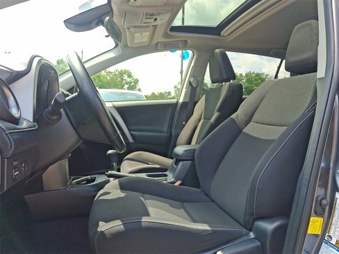 Used 2018 Toyota RAV4 XLE image 13