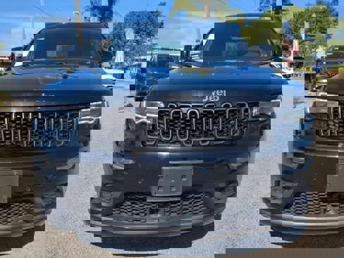 Used 2018 Jeep Grand Cherokee High Altitude image 3