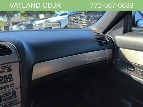 Used 2004 Ford Thunderbird image 31