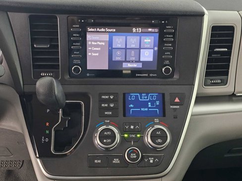 Used 2020 Toyota Sienna LE image 27