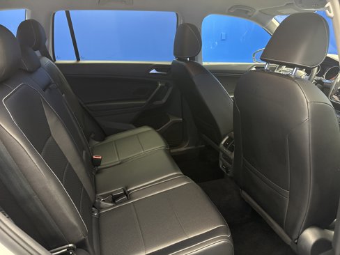 Used 2021 Volkswagen Tiguan SE image 24