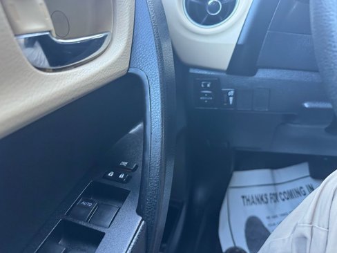 Used 2017 Toyota Corolla L image 32