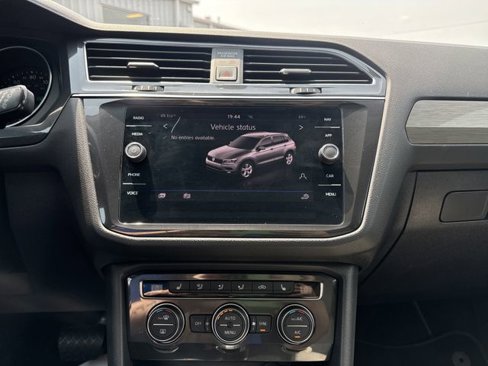 Used 2018 Volkswagen Tiguan SEL w/ 3rd Row Seat Package image 9