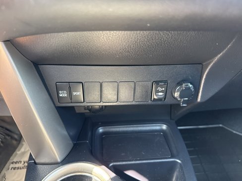 Used 2015 Toyota RAV4 XLE image 27