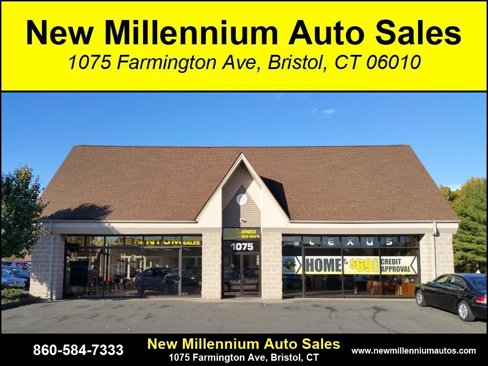 Used 2017 Nissan Pathfinder SV image 5