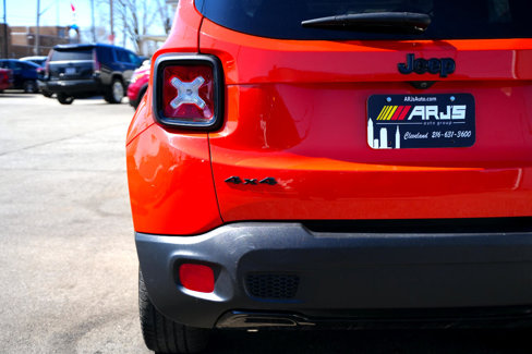 Used 2017 Jeep Renegade Altitude image 9