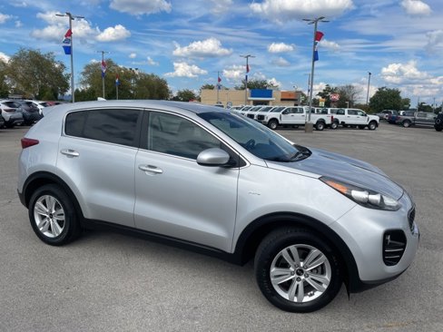 Used 2019 Kia Sportage LX image 2