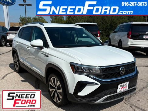Used 2022 Volkswagen Taos SE image 1