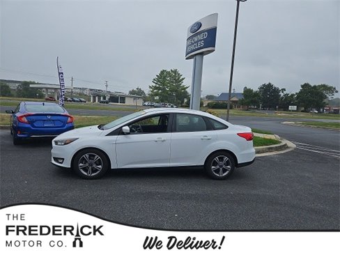 Used 2018 Ford Focus SE w/ SE Appearance Package image 1