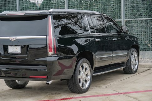Used 2017 Cadillac Escalade ESV Luxury image 12