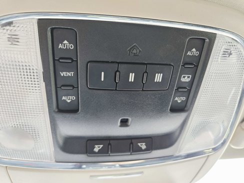 Used 2017 Chrysler 300 C image 36
