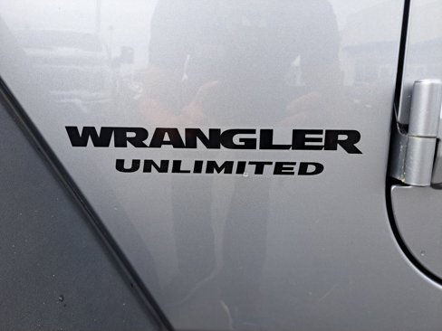 Used 2014 Jeep Wrangler Unlimited Rubicon w/ Max Tow Package image 12