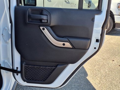 Used 2017 Jeep Wrangler Sahara image 9