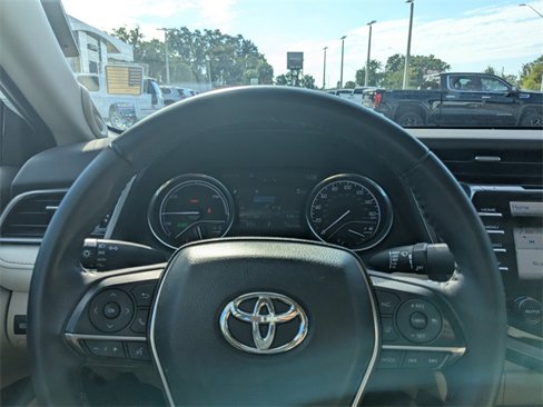 Used 2020 Toyota Camry XLE image 21